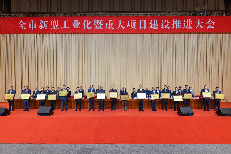 ��ϲ����Z6������ʱ�ٻ���ͨ�н����ġ����Ҽ���ɫ��������  ������׿Խ�����ܹ���������ȫ������ҵ����50ǿ���ȶ�������